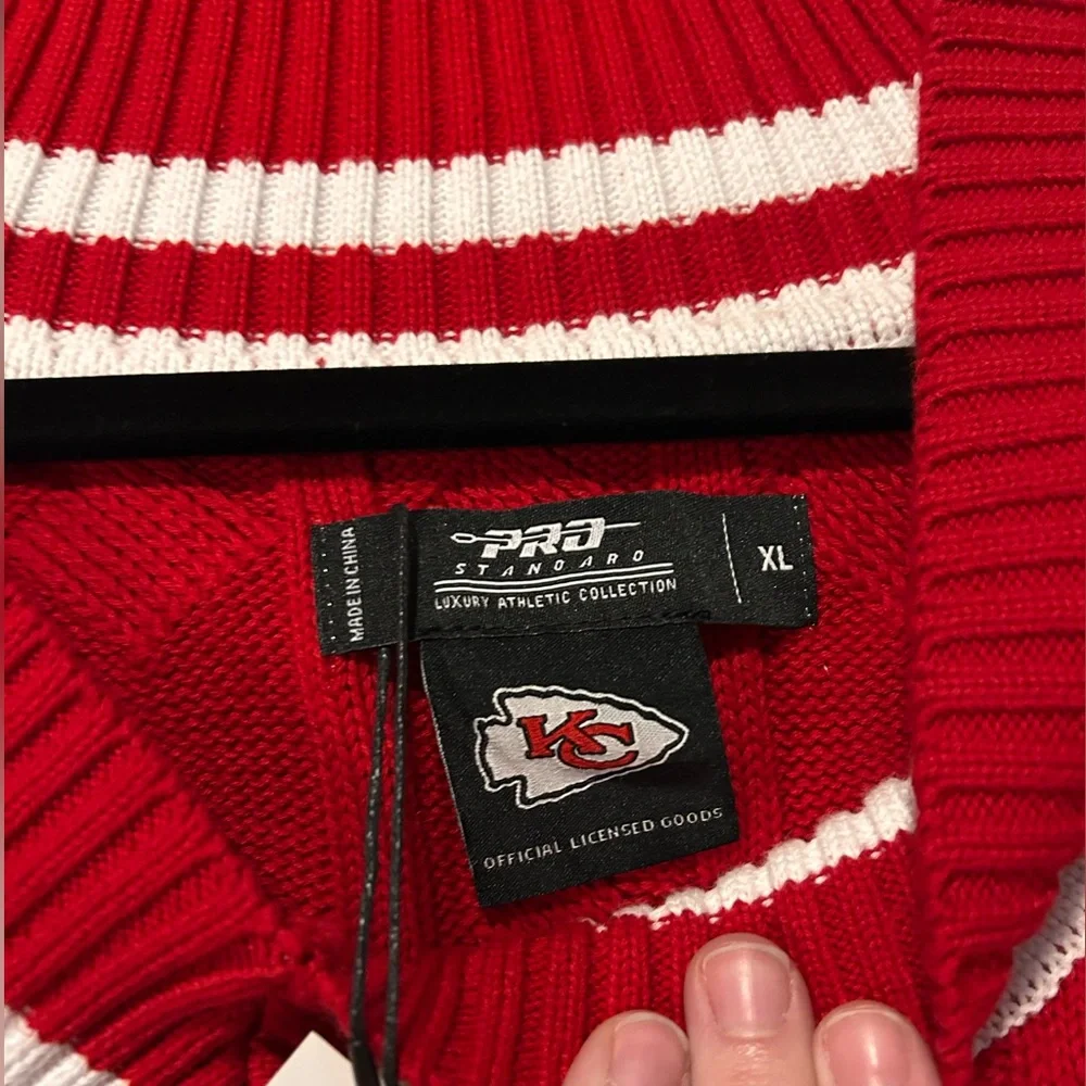 NWT Women's Pro Standard Red Kansas City Chiefs Prep V-Neck Pullover Sweater - Picture 3 of 5